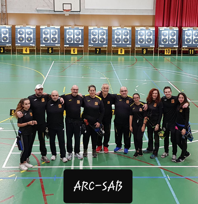 Grupo de arqueros compitiendo en campeonato de Cataluña.